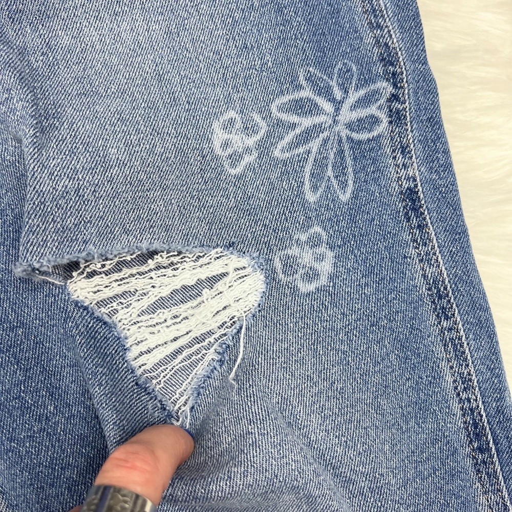 👖NWT🤩 |•HOLLISTER•| Ultra High-Rise Mom Jeans Flowers Size 5 Short 27x25👖 - Picture 6 of 12